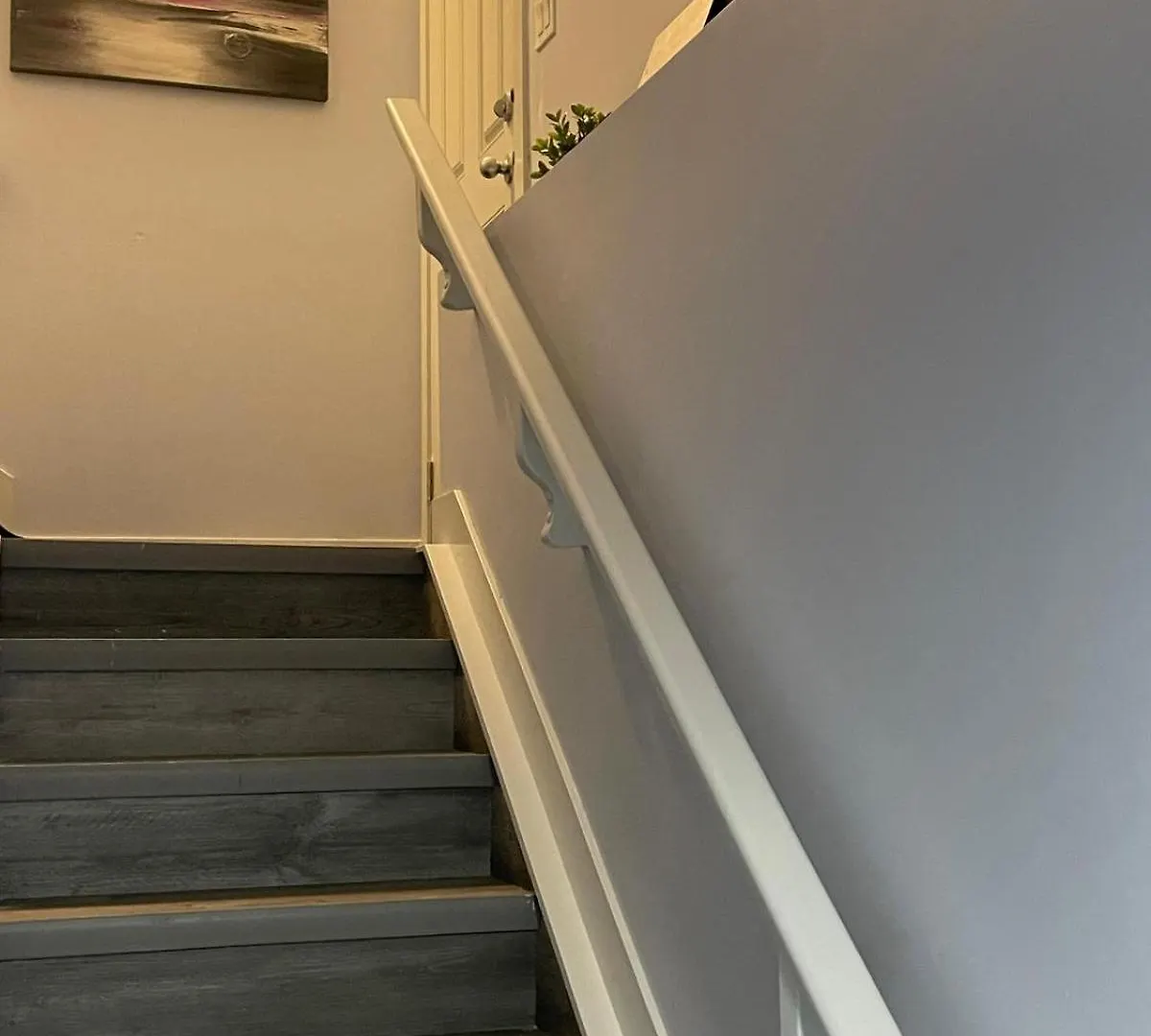 The Cozy Cove - Modern Private Basement Suite With Comfort & Charm, Free Parking, Wifi, Netflix Close To Airport & 18 Minutes To West Edmonton Mall Lägenhet