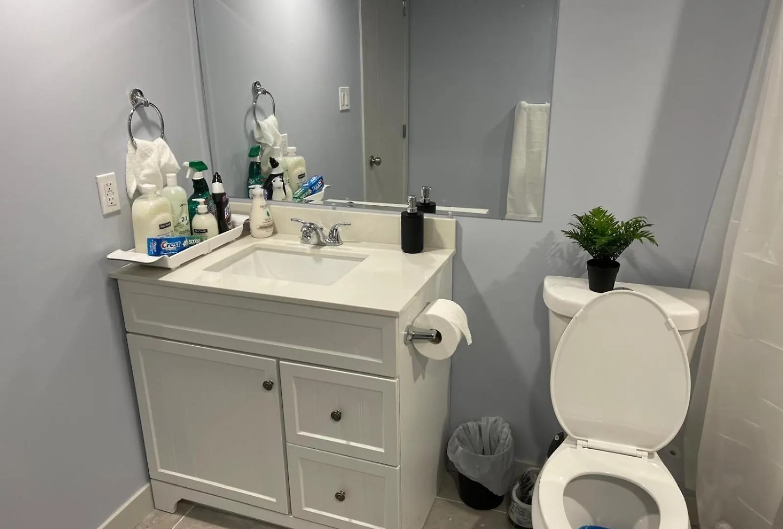 The Cozy Cove - Modern Private Basement Suite With Comfort & Charm, Free Parking, Wifi, Netflix Close To Airport & 18 Minutes To West Edmonton Mall Lägenhet