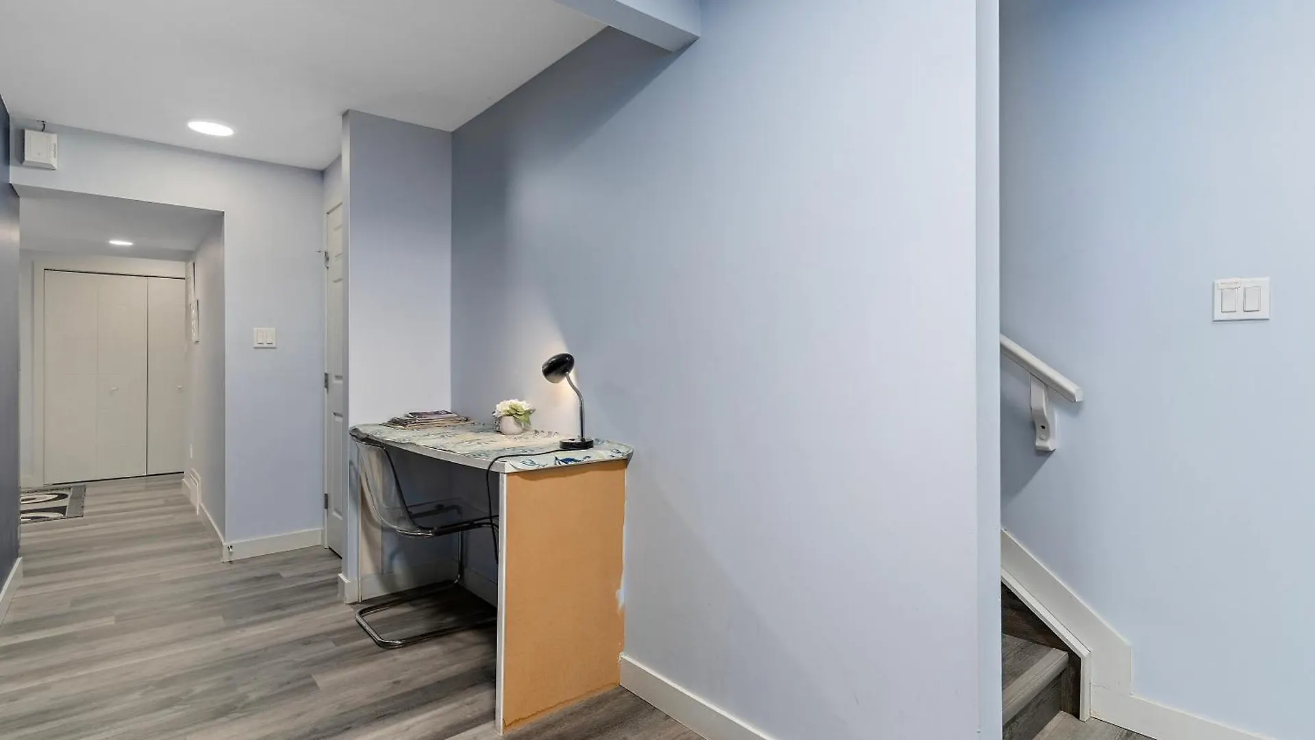 The Cozy Cove - Modern Private Basement Suite With Comfort & Charm, Free Parking, Wifi, Netflix Close To Airport & 18 Minutes To West Edmonton Mall 0*,  Kanada