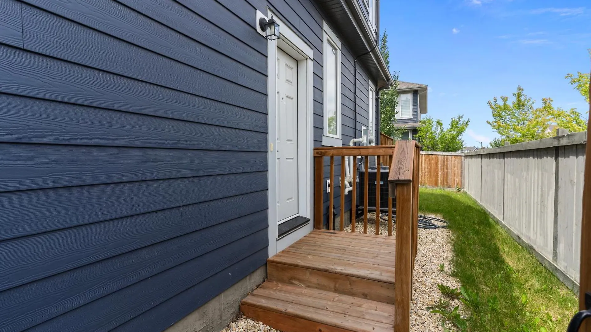 The Cozy Cove - Modern Private Basement Suite With Comfort & Charm, Free Parking, Wifi, Netflix Close To Airport & 18 Minutes To West Edmonton Mall Lägenhet