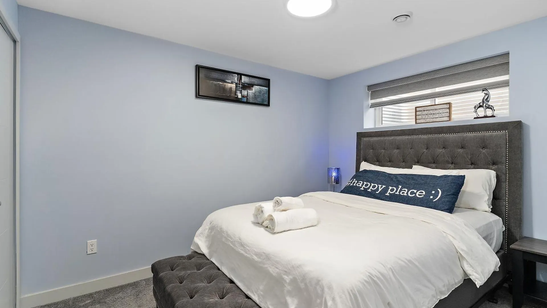 The Cozy Cove - Modern Private Basement Suite With Comfort & Charm, Free Parking, Wifi, Netflix Close To Airport & 18 Minutes To West Edmonton Mall