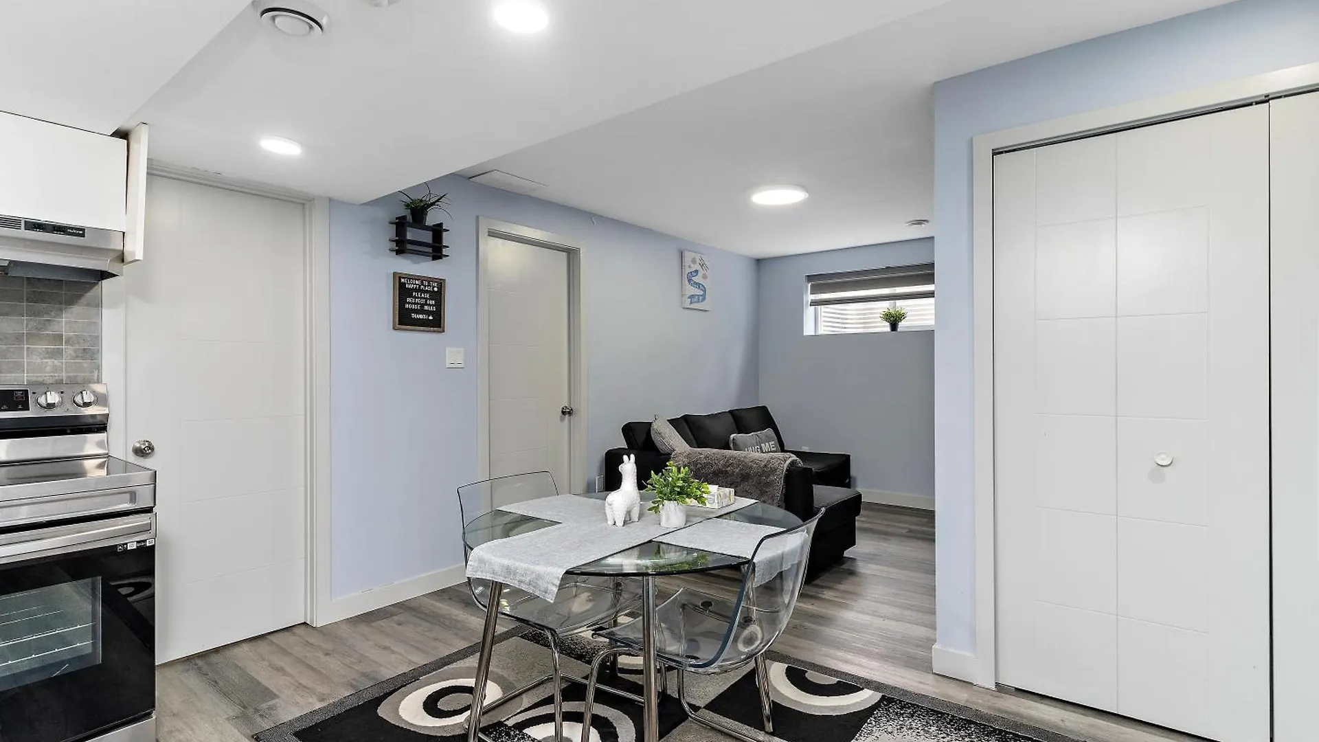 The Cozy Cove - Modern Private Basement Suite With Comfort & Charm, Free Parking, Wifi, Netflix Close To Airport & 18 Minutes To West Edmonton Mall
