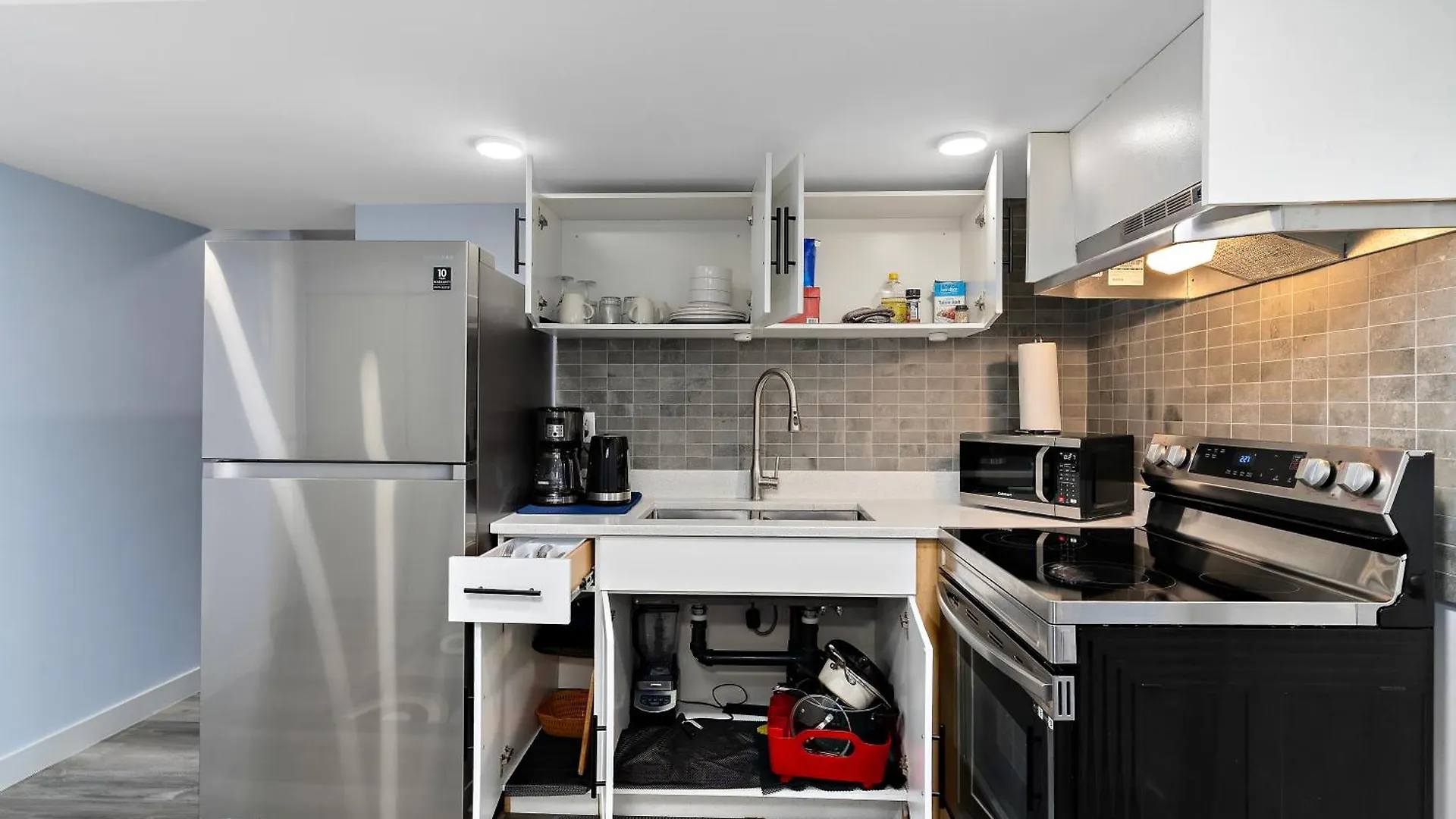 Lägenhet The Cozy Cove - Modern Private Basement Suite With Comfort & Charm, Free Parking, Wifi, Netflix Close To Airport & 18 Minutes To West Edmonton Mall