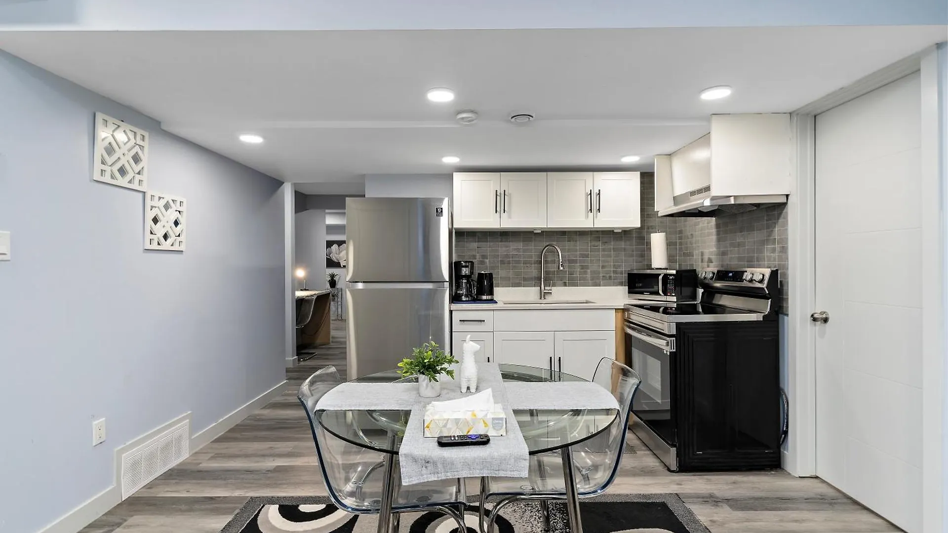 The Cozy Cove - Modern Private Basement Suite With Comfort & Charm, Free Parking, Wifi, Netflix Close To Airport & 18 Minutes To West Edmonton Mall Kanada