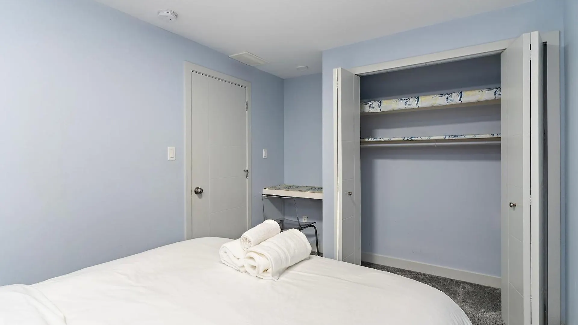 The Cozy Cove - Modern Private Basement Suite With Comfort & Charm, Free Parking, Wifi, Netflix Close To Airport & 18 Minutes To West Edmonton Mall Lägenhet